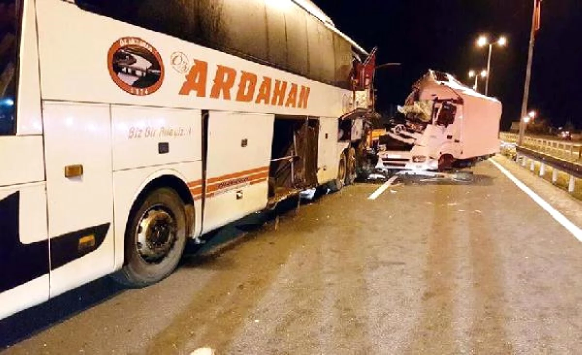 Karabük\'te Tanker Yolcu Otobüsüne Çarptı: 4 Yaralı