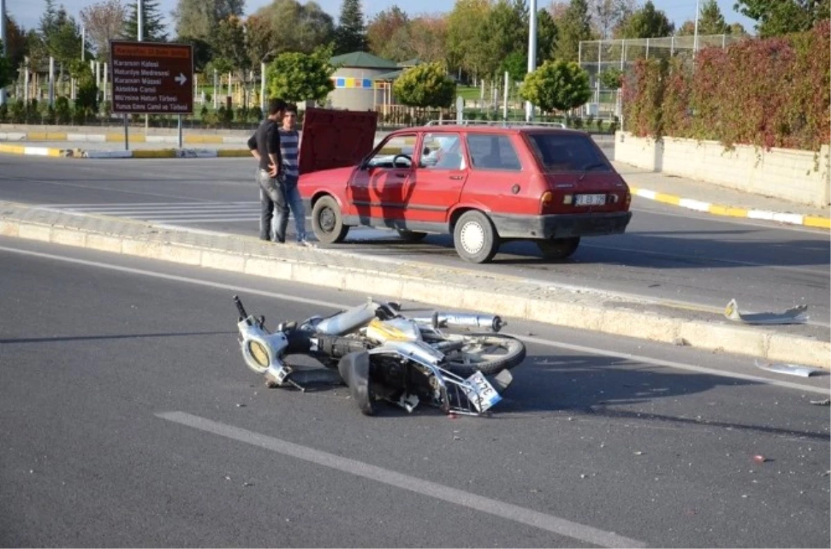 Karaman\'da Trafik Kazası: 2 Yaraları