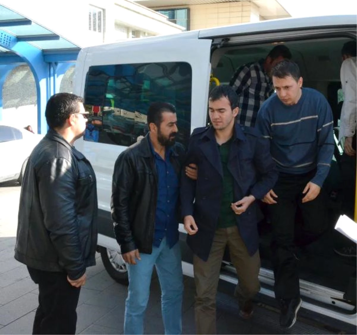 Konya\'da Gözaltına Alınan Hakim ve Savcılar Adliyeye Sevk Edildi