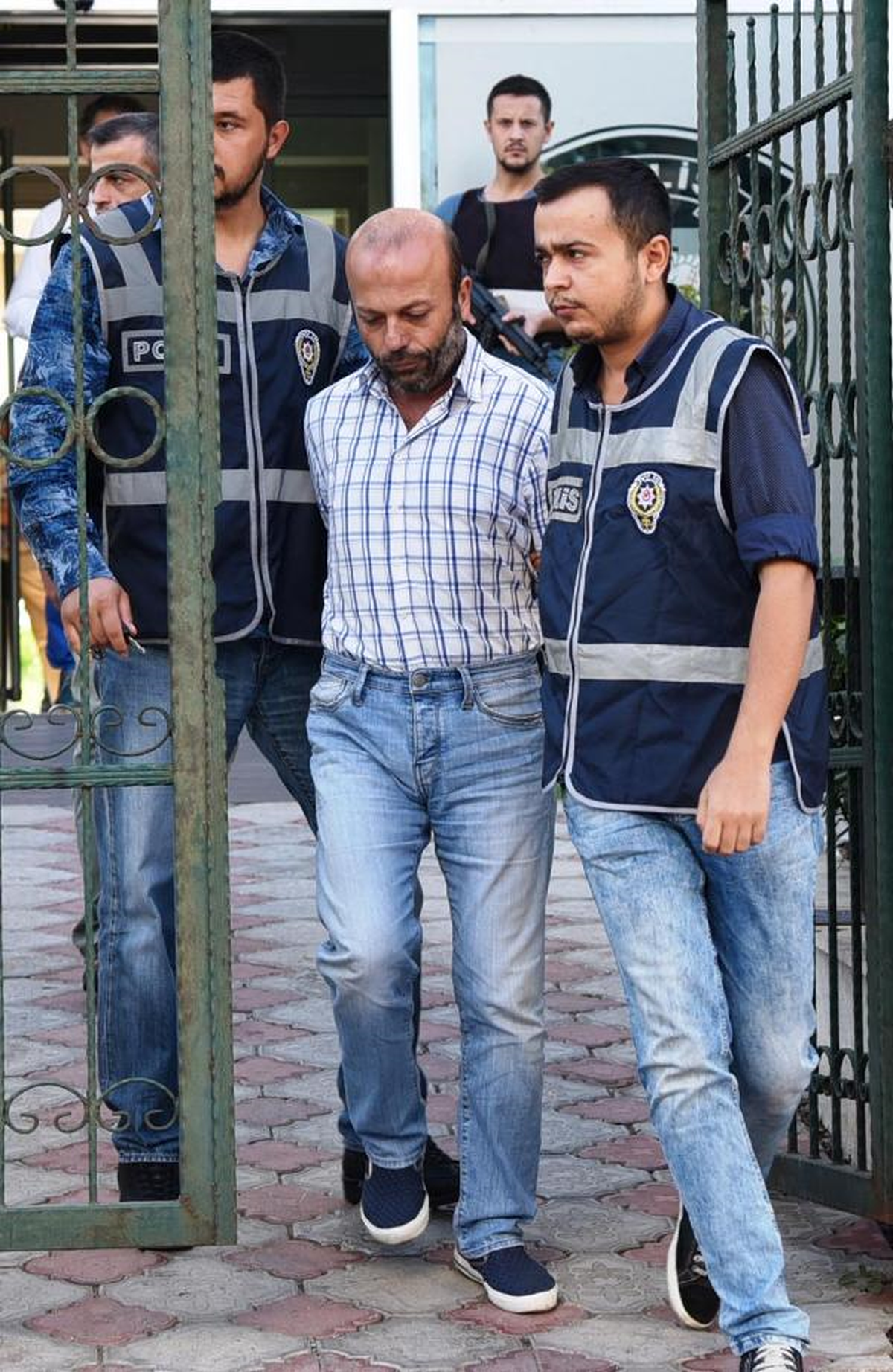 Tıbbi Malzeme Firmalarını Dolandıran 'Doktor' Yakalandı