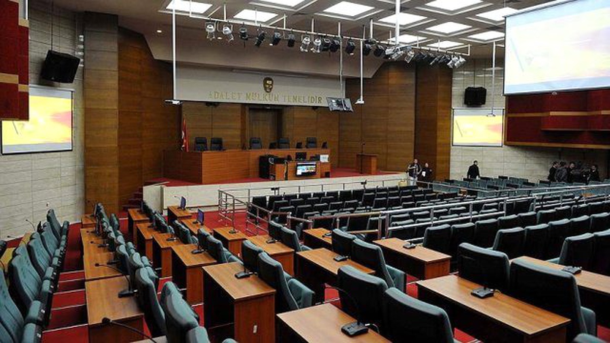 NATO\'da Görevli Subayların da Aralarında Bulunduğu 18 Kişi Tutuklandı