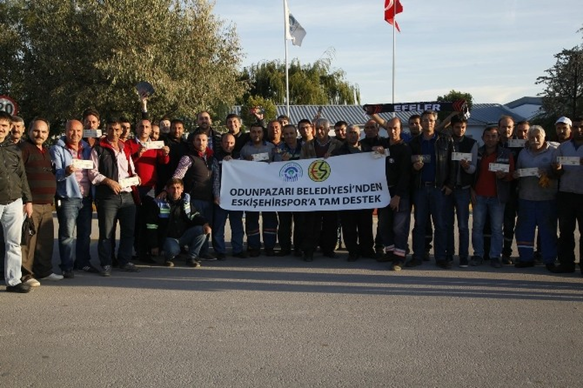 Odunpazarı Belediyesi Fen İşleri Personelinden Eskişehirspor\'a Destek
