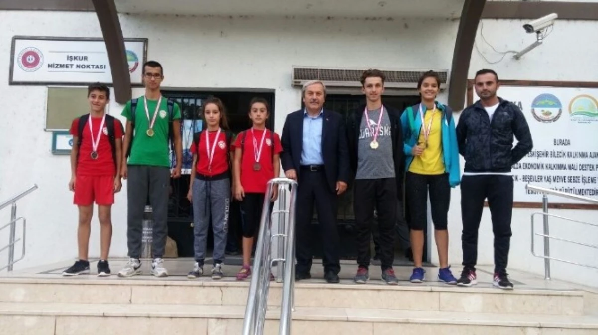 Osmaneli 1308 Spor Kulübü Atletizm Sporcuları Ödüllendirildi