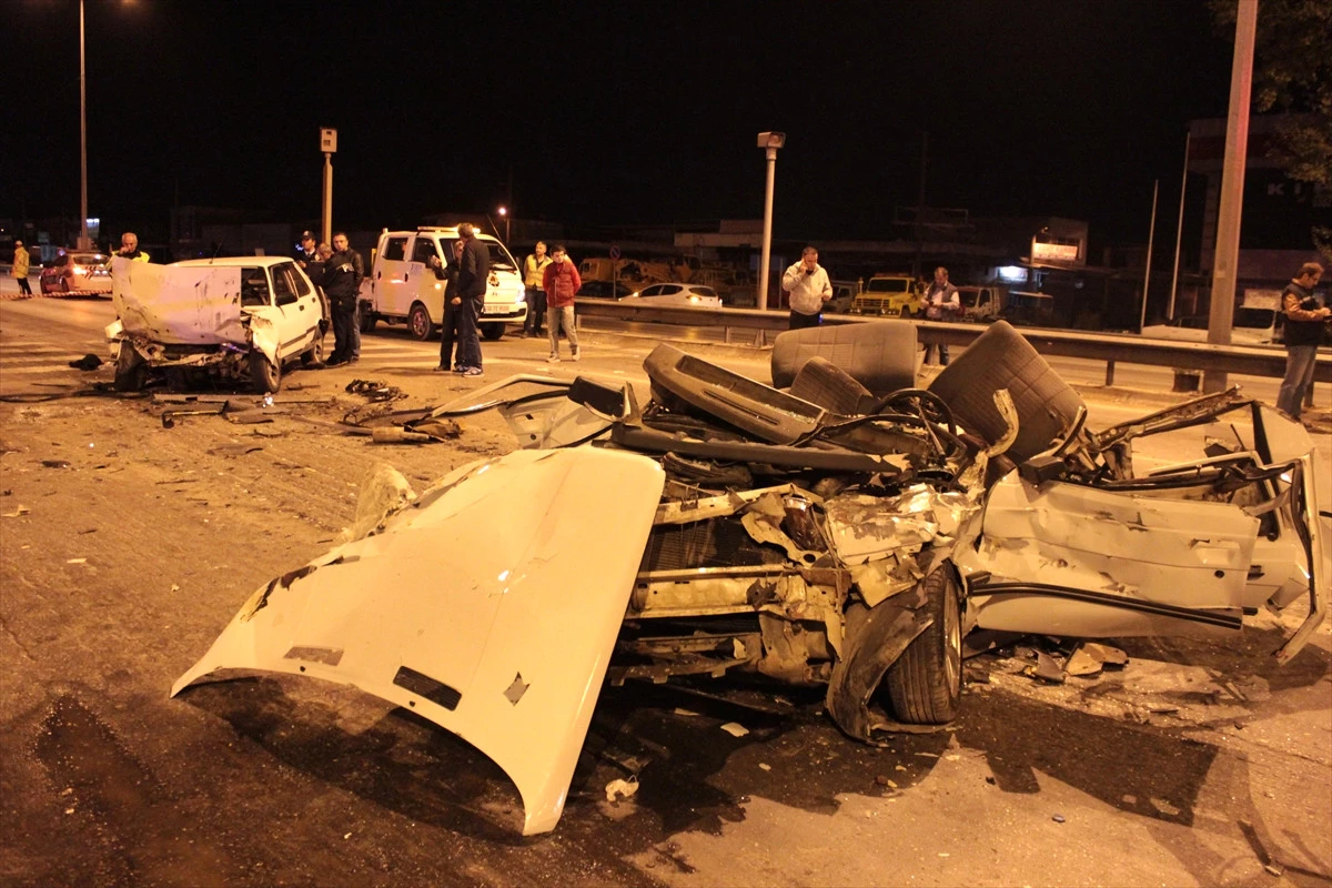 Sakarya\'da Zincirleme Trafik Kazası: 3 Ölü, 1 Yaralı