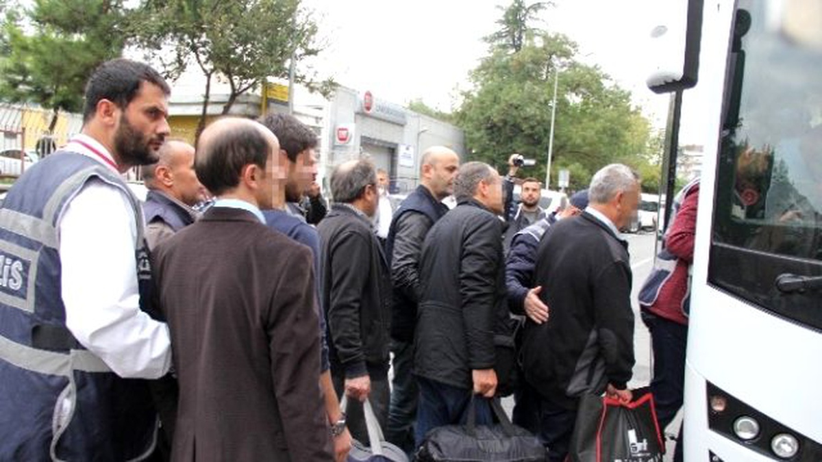 Samsun\'da 10 Hakim ve Savcı Adliyeye Sevk Edildi (2)