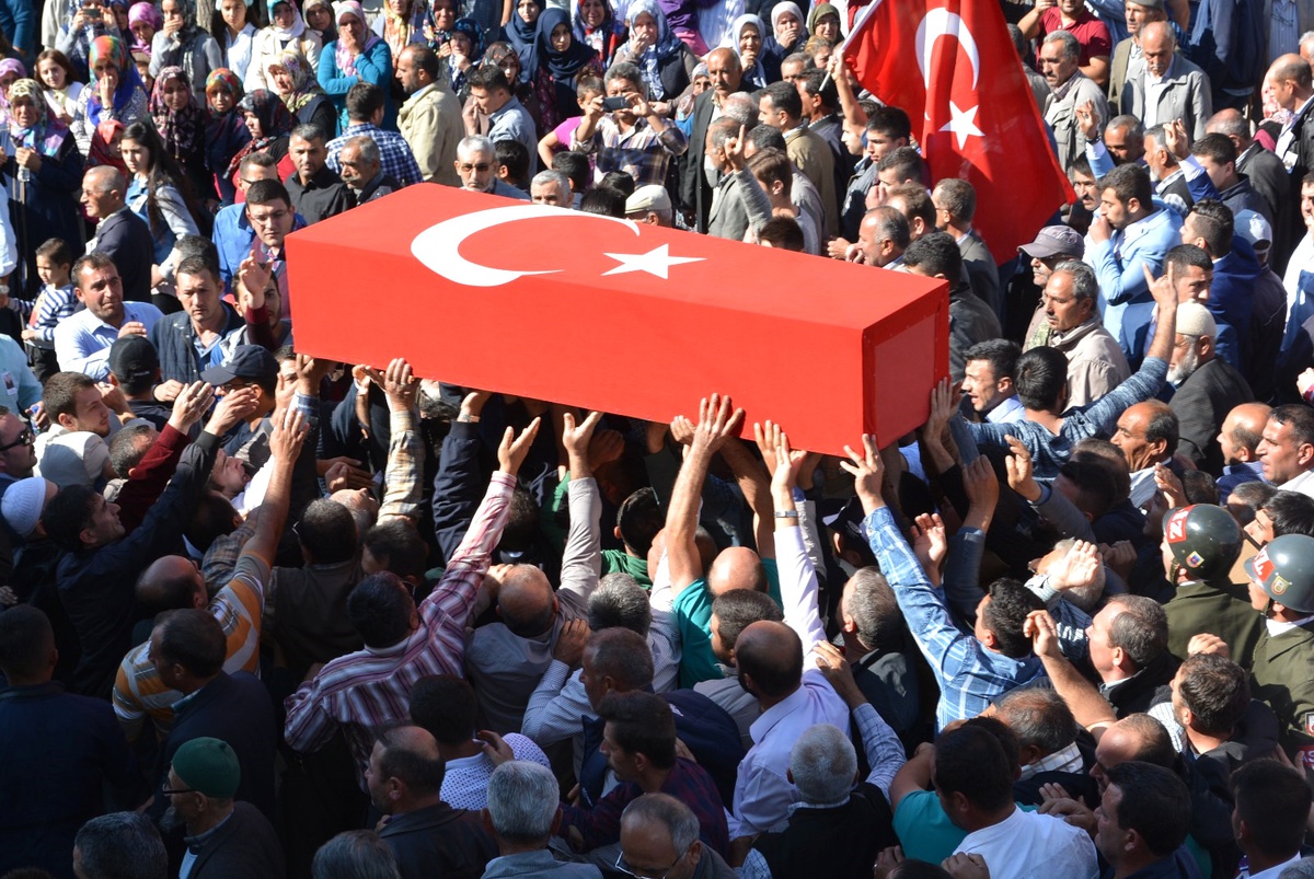 Şehit Annesi Oğlunun Cenaze Namazını Kıldı