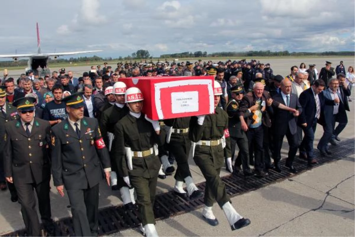 Şehit Er Yunus Kaymak\'ın Cenazesi Çarşamba Havalimanı\'na Getirildi