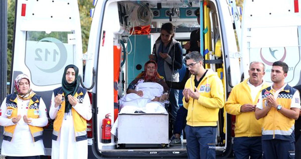 Şemdinli Şehidinin Annesi Taziyeleri Ambulansta Kabul Etti