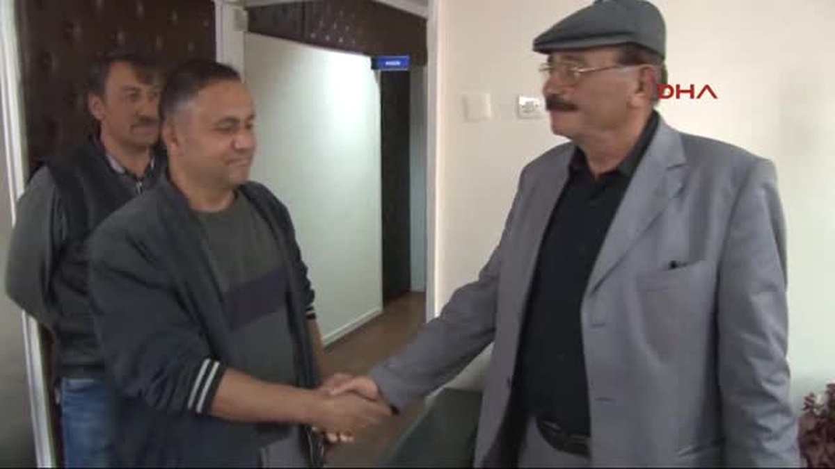 Sivas Yolda Bulduğu 158 Bin Liralık Çek ve Senedi Zabıtaya Teslim Etti