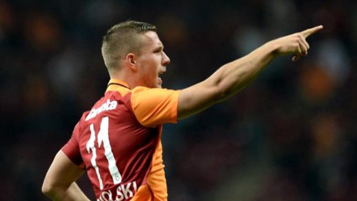 Sneijder\'in Forması Podolski\'ye