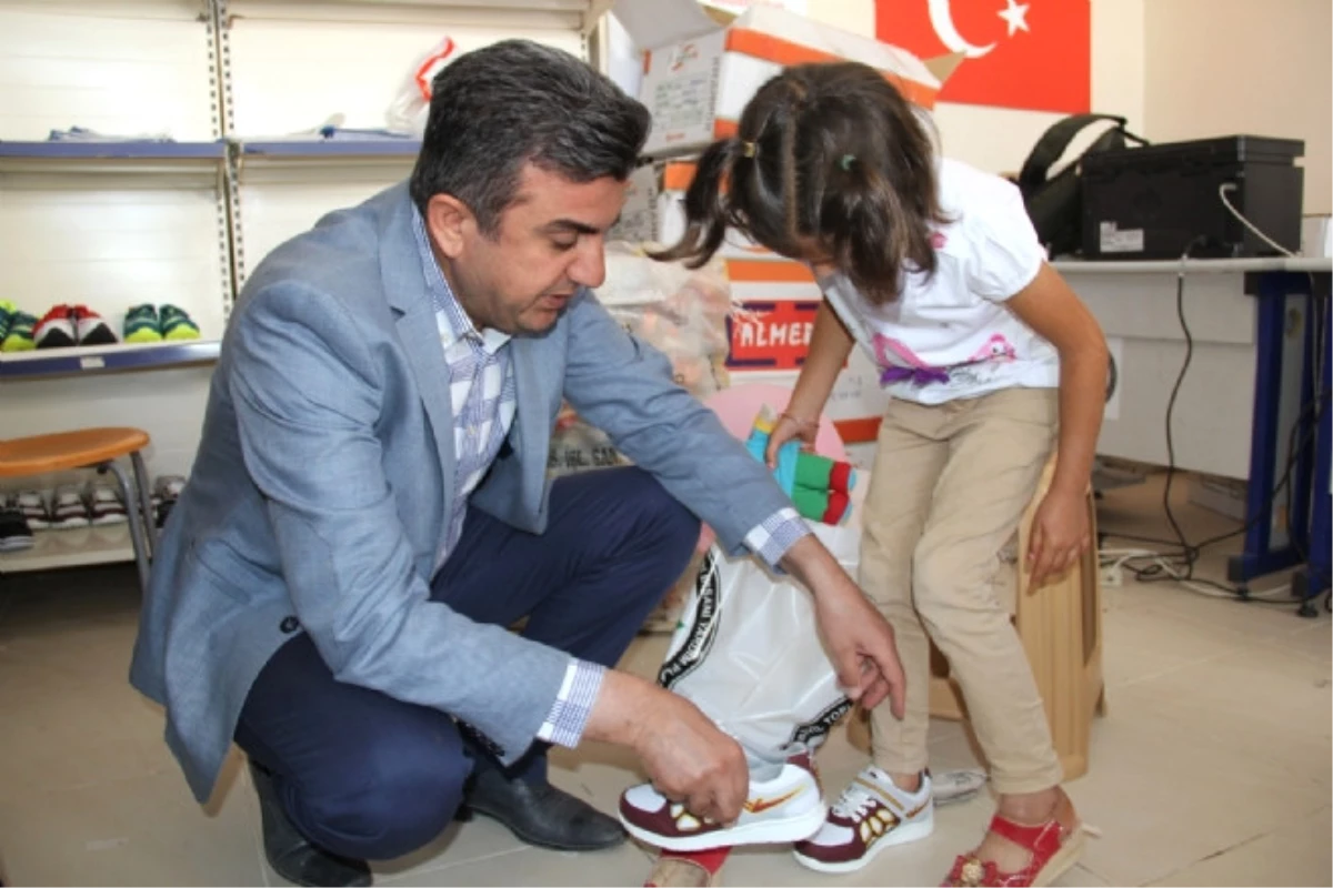 Suriyeli Yetim Çocuklara Kıyafet Yardımı