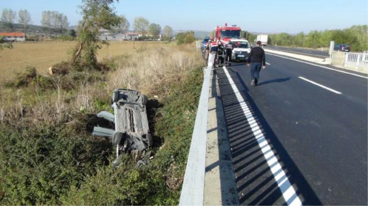 Tekirdağ\'da Otomobil Şarampole Yuvarlandı: 1 Ölü 2 Yaralı