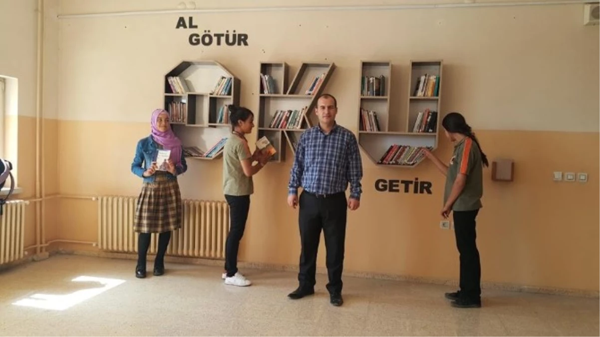 Viranşehir\'de Liseli Kızlardan "Al Götür,oku Getir"Projesi