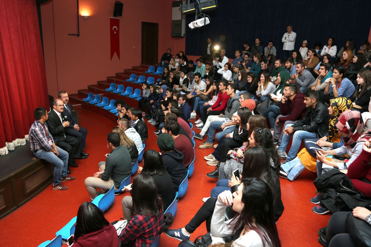 Yeni Üniversiteliler Büyükerşen İle Buluştu
