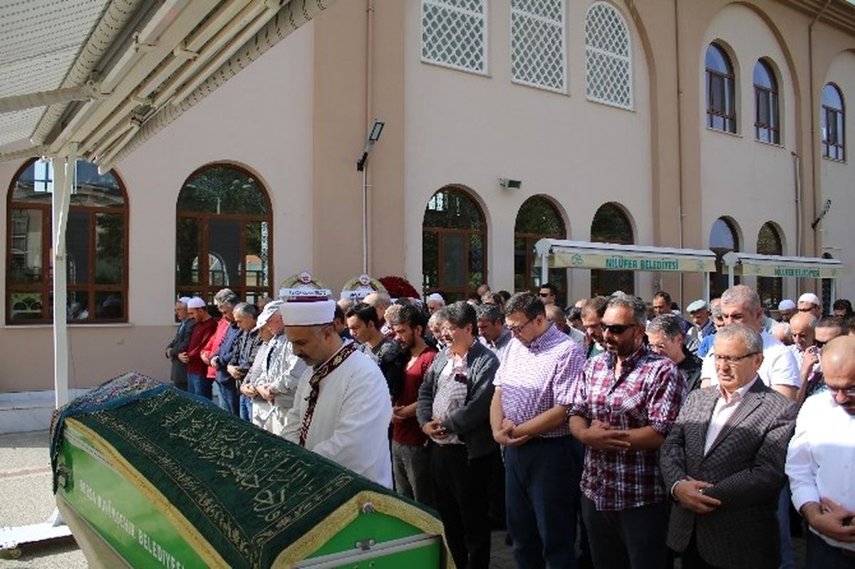 6 Kişiyi Hayata Bağlayan Annenin Cenazesinde Gözyaşları Sel Oldu