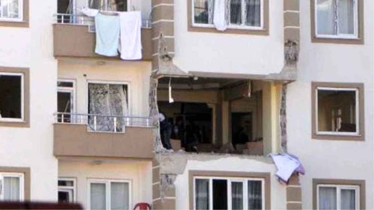 Gaziantep\'teki Patlamada 3 Polis Şehit, 4\'ü Suriyeli 8 Kişi Yaralı