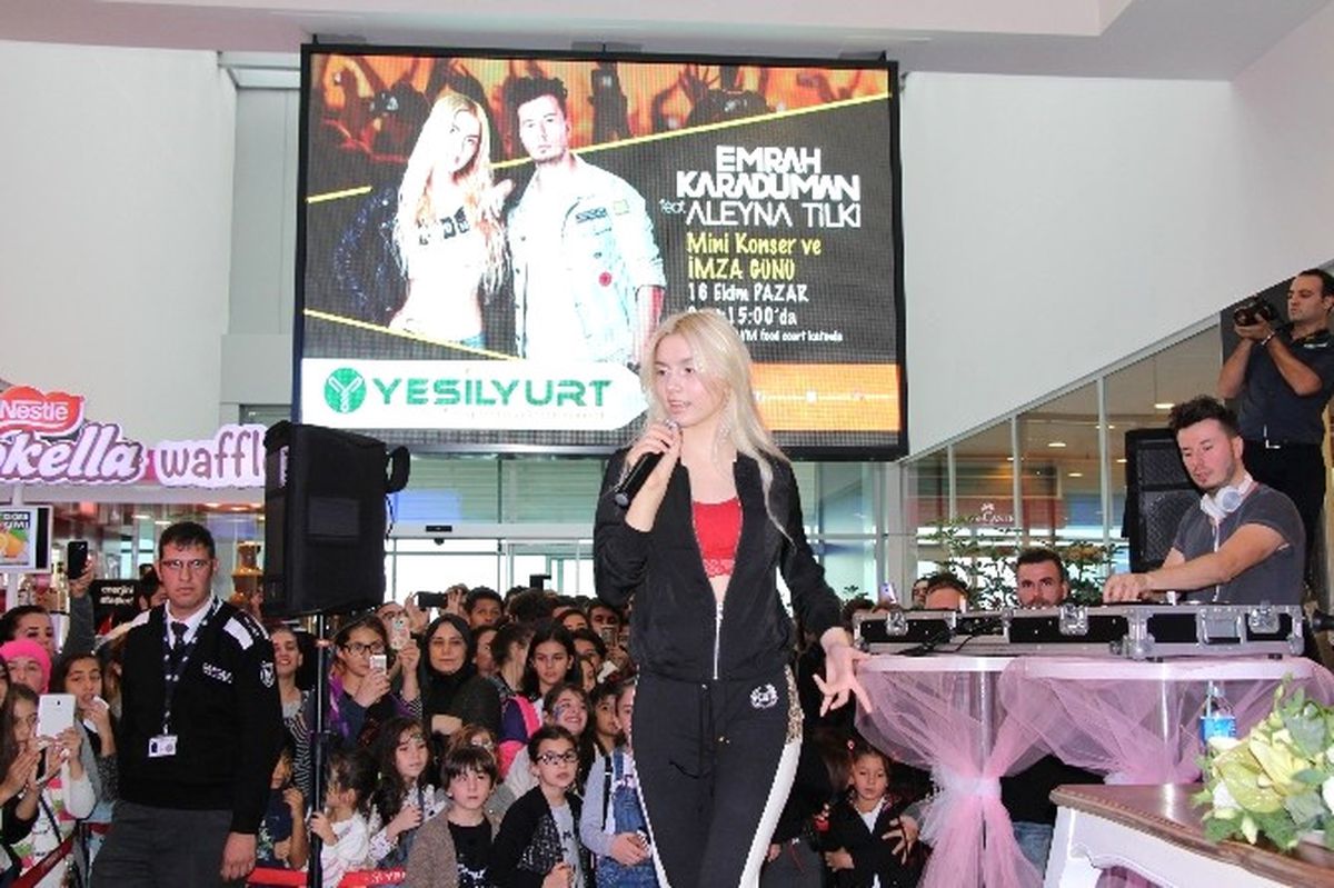 Aleyna Tilki ve Emrah Karaduman Samsun\'da Sahne Aldı