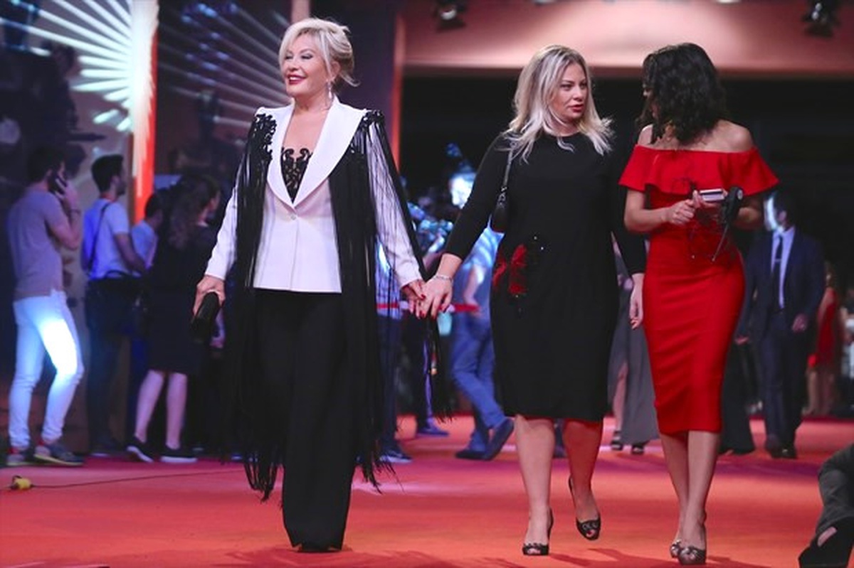 Antalya Film Festivali\'nde Sanatçılar Kırmızı Halıda