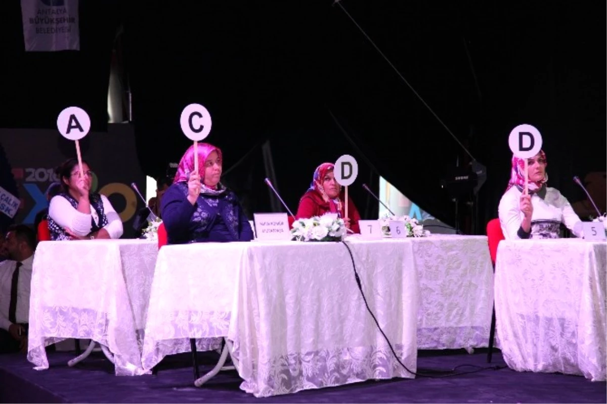 Antalyalı Kadın Çiftçiler "Kadın Çiftçiler Yarışıyor Bilgi ve Kültür Yarışması" Ödüllerini Aldılar