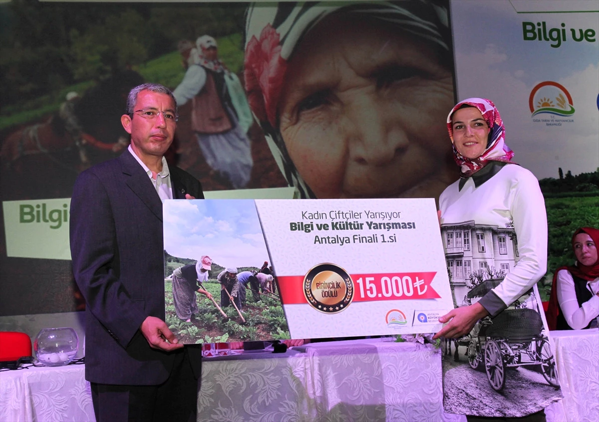 Antalyalı Kadın Çiftçiler Ödüllerini Aldı