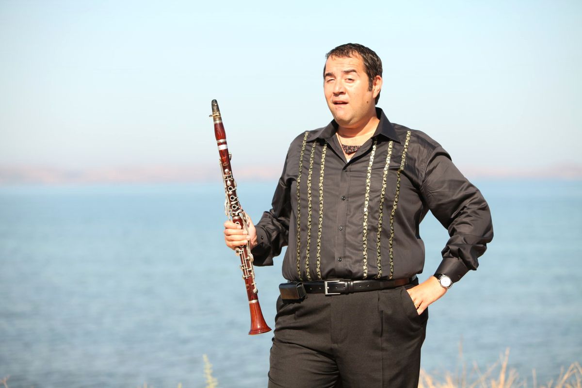 Ata Demirer Film Çekimleri Sırasında İlkokul Aşkıyla Karşılaştı