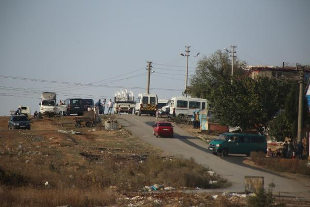 Hakkında Hapis Cezası Bulunan Şahsı Almaya Gelen Polislere Taşlı Saldırı