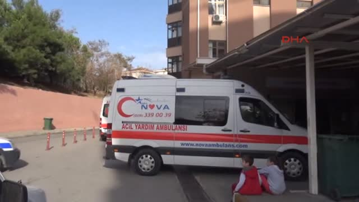 Ateş Eden Kişi Vurularak Etkisiz Hale Getirildi, Mahalleli Polisi Taşa Tuttu