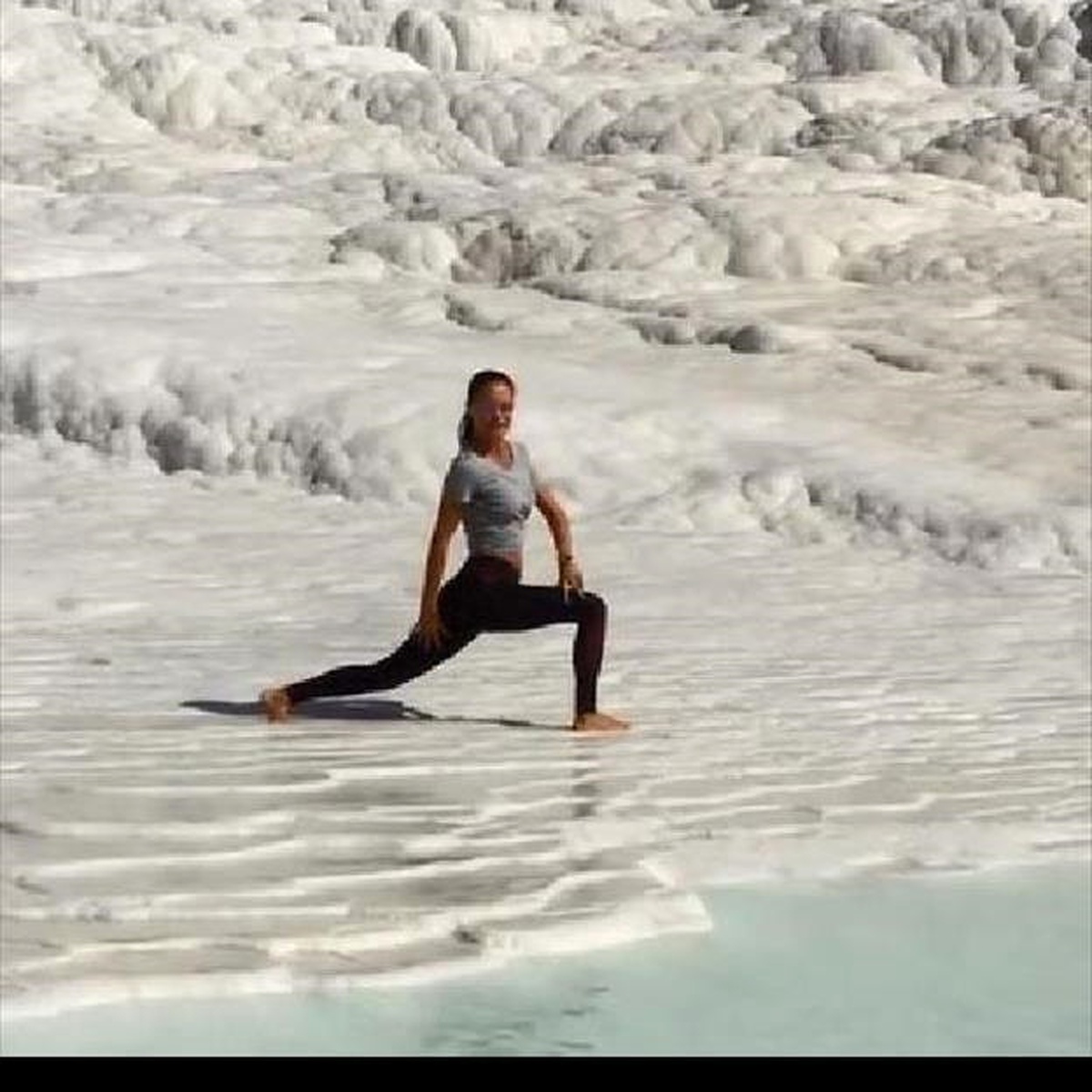 Ebru Şallı, Pamukkale Travertenlerinde Pilates Yaptı