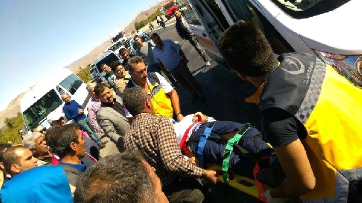 Elazığ\'da Kaza: 2 Yaralı