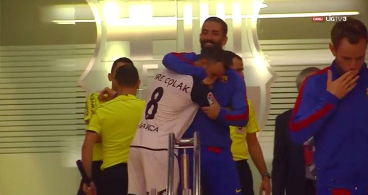 Emre Çolak, Kötü Performansı Sonrasında Barcelona Maçını Tamamlayamadı