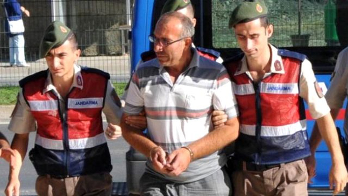 Eve Haciz Getiren Oğlunu Bıçakladı