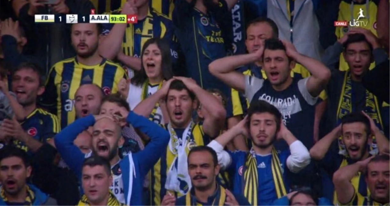 Fenerbahçeliler Aziz Yıldırım\'ı İstifaya Davet Etti, Statta Kavga Çıktı