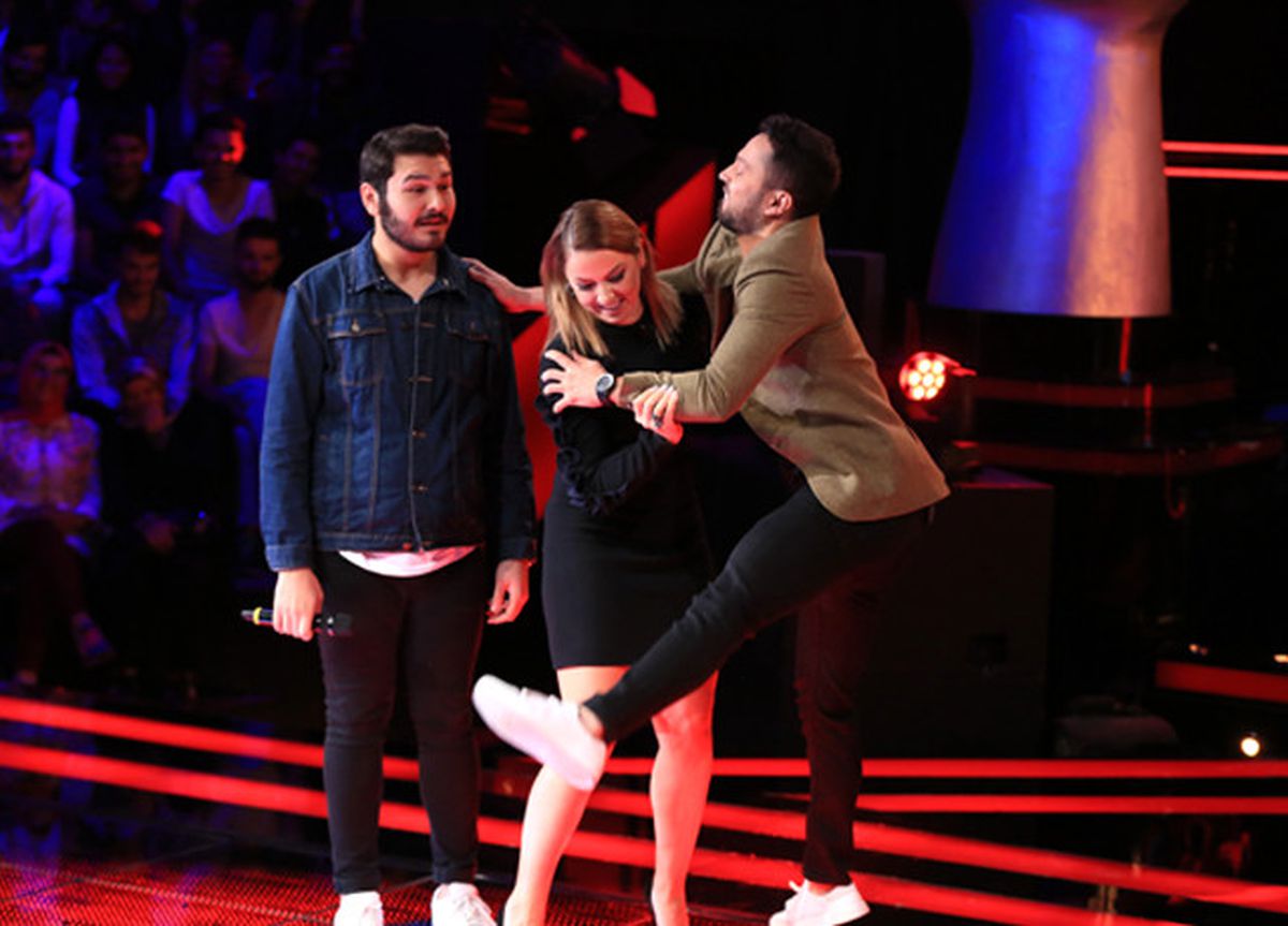 Hadise\'nin İsmini Söyleyince Olanlar Oldu!