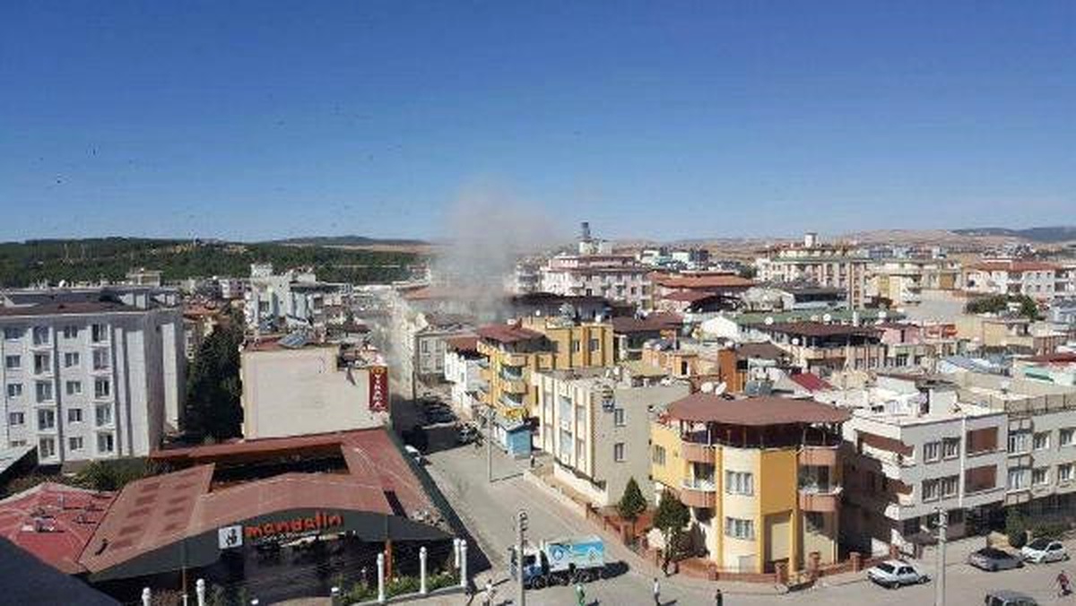 Hücre Evi Baskınında \'Canlı Bomba\' Kendini Patlattı; 3 Polis Şehit, 8 Yaralı (3)