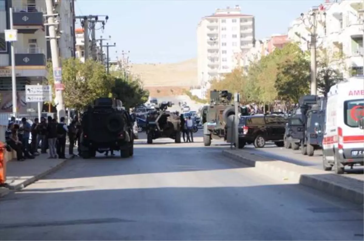 Hücre Evi Baskınında \'Canlı Bomba\' Kendini Patlattı; 3 Polis Şehit, 8 Yaralı (6)