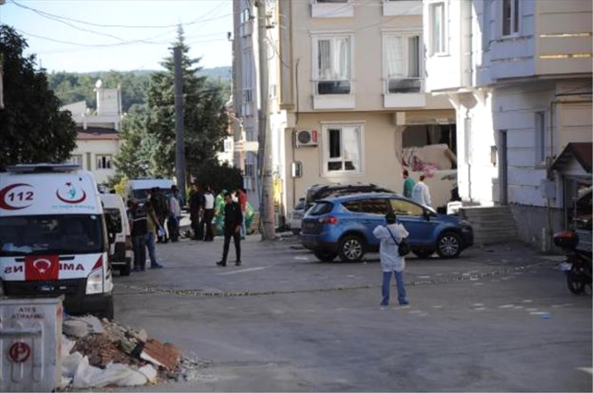 Hücre Evi Baskınında \'Canlı Bomba\' Kendini Patlattı: 3 Polis Şehit, 8 Yaralı (8)