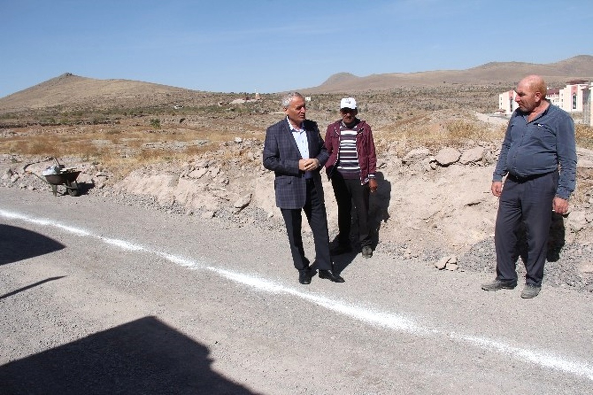 İncesu Meslek Yüksek Okulu\'nun Yolunda Sıcak Asfalt Çalışması Yapılıyor