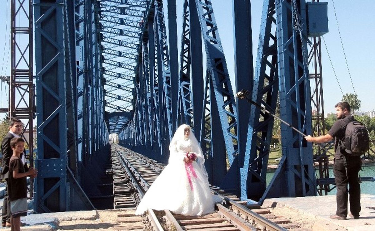 İntihar Edeceği Köprüde Düğün Fotoğrafı Çekildi