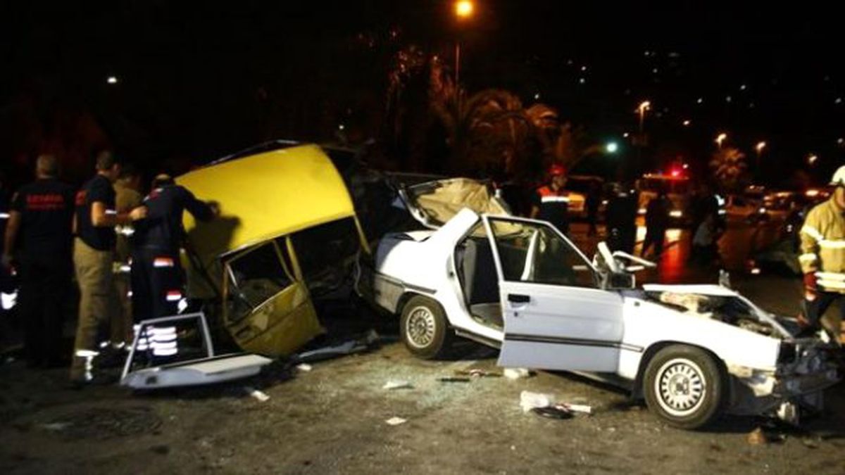 İzmir'de Korkunç Kaza: 1 Ölü, 5 Yaralı