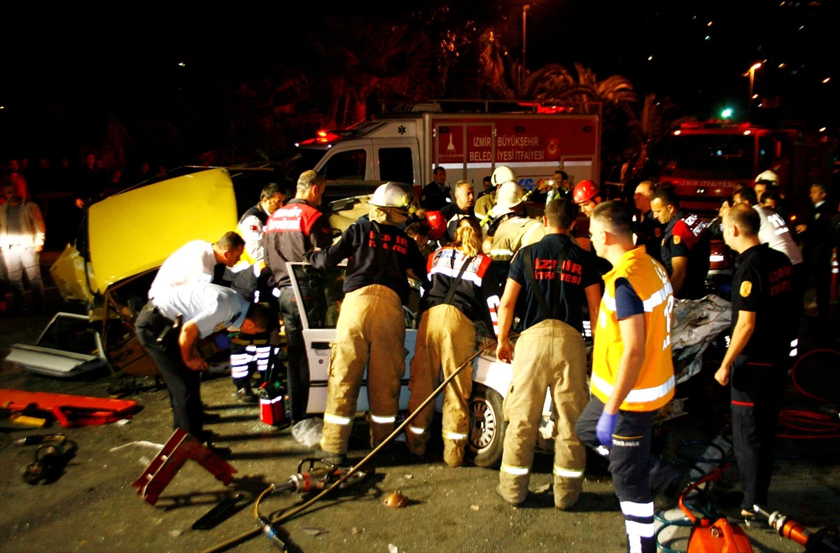 İzmir\'de Trafik Kazası: 1 Ölü, 5 Yaralı