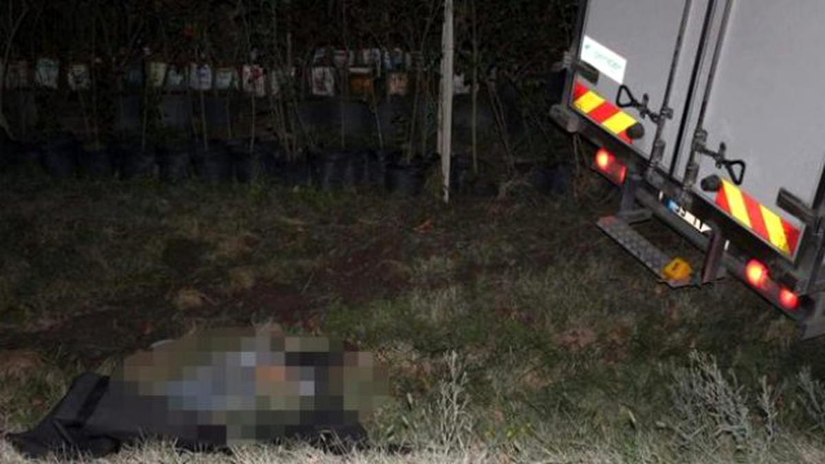 Kamyonet Motosikletle Çarpıştı, 2 Kişi Hayatını Kaybetti