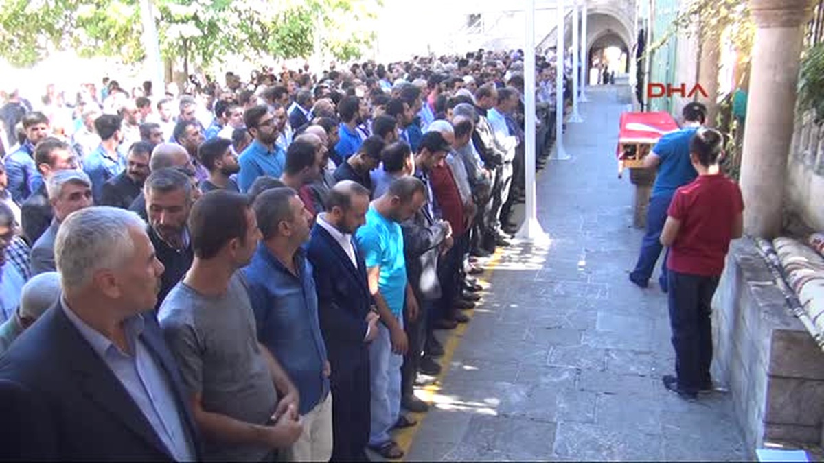 Kanserden Ölen Polis Memuru Gözyaşlarıyla Uğurlandı