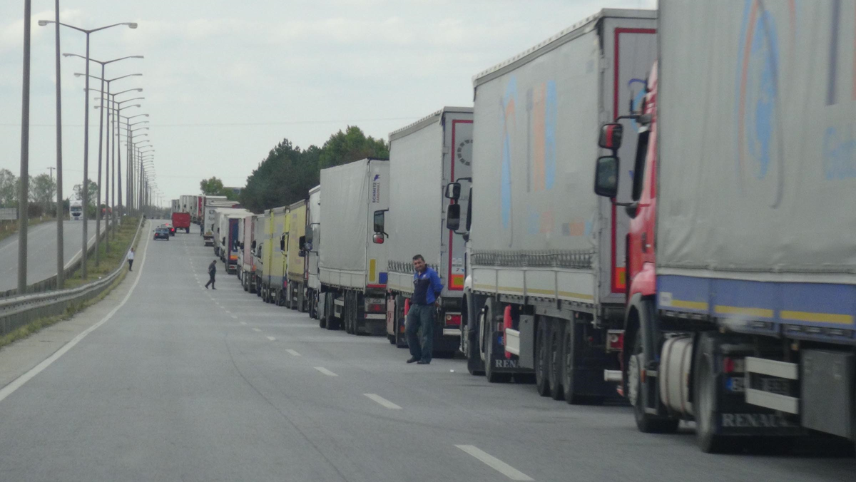 Kapıkule\'de 10, Hamzabeyli\'de 8 Kilometre Tır Kuyruğu