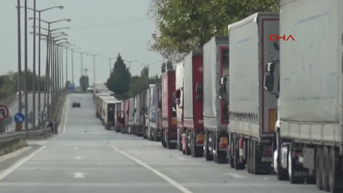 Kapıkule\'de 10 Kilometre Tır Kuyruğu