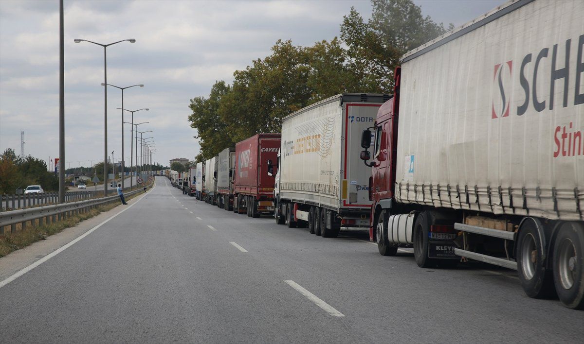 Kapıkule\'de 10 Kilometrelik Tır Kuyruğu