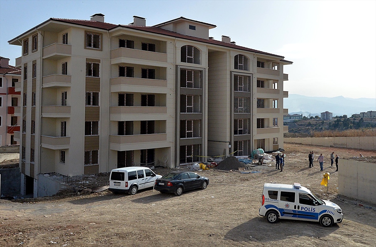 Karabük\'te İnşaattan Düşen İşçi Öldü