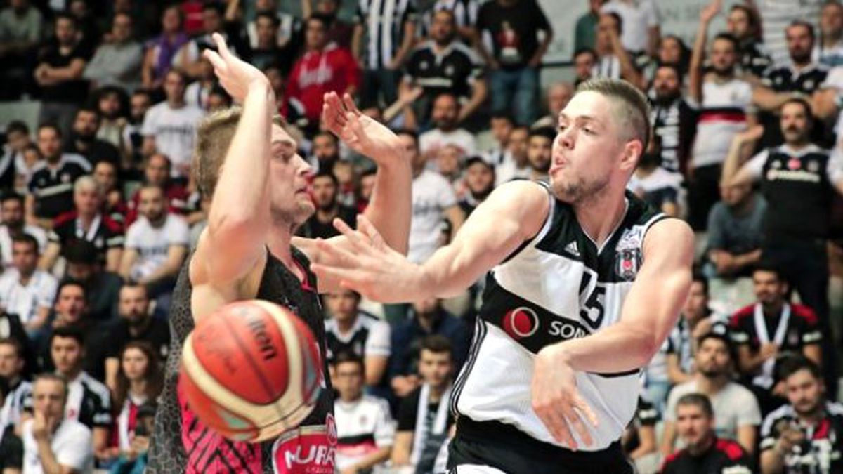 Kartal Uçuyor