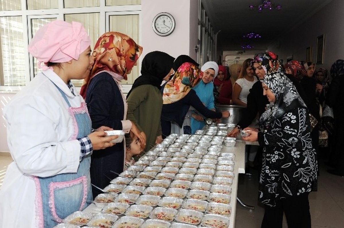 Komek\'lerde Aşure Geleneği Yaşatılıyor