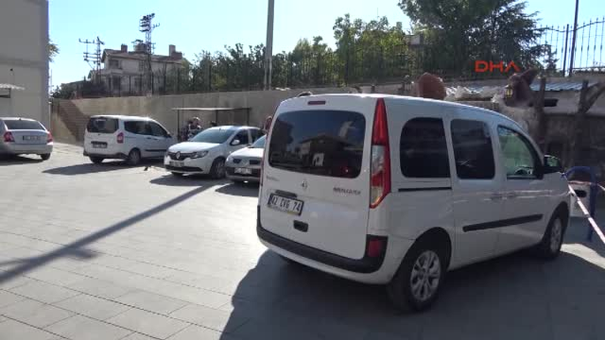 Konya Teyzesinin Kimlerle Görüştüğünü Merak Ettiği Için, Tuttuğu 3 Kişiye Teyzesini Gasp Ettirdi