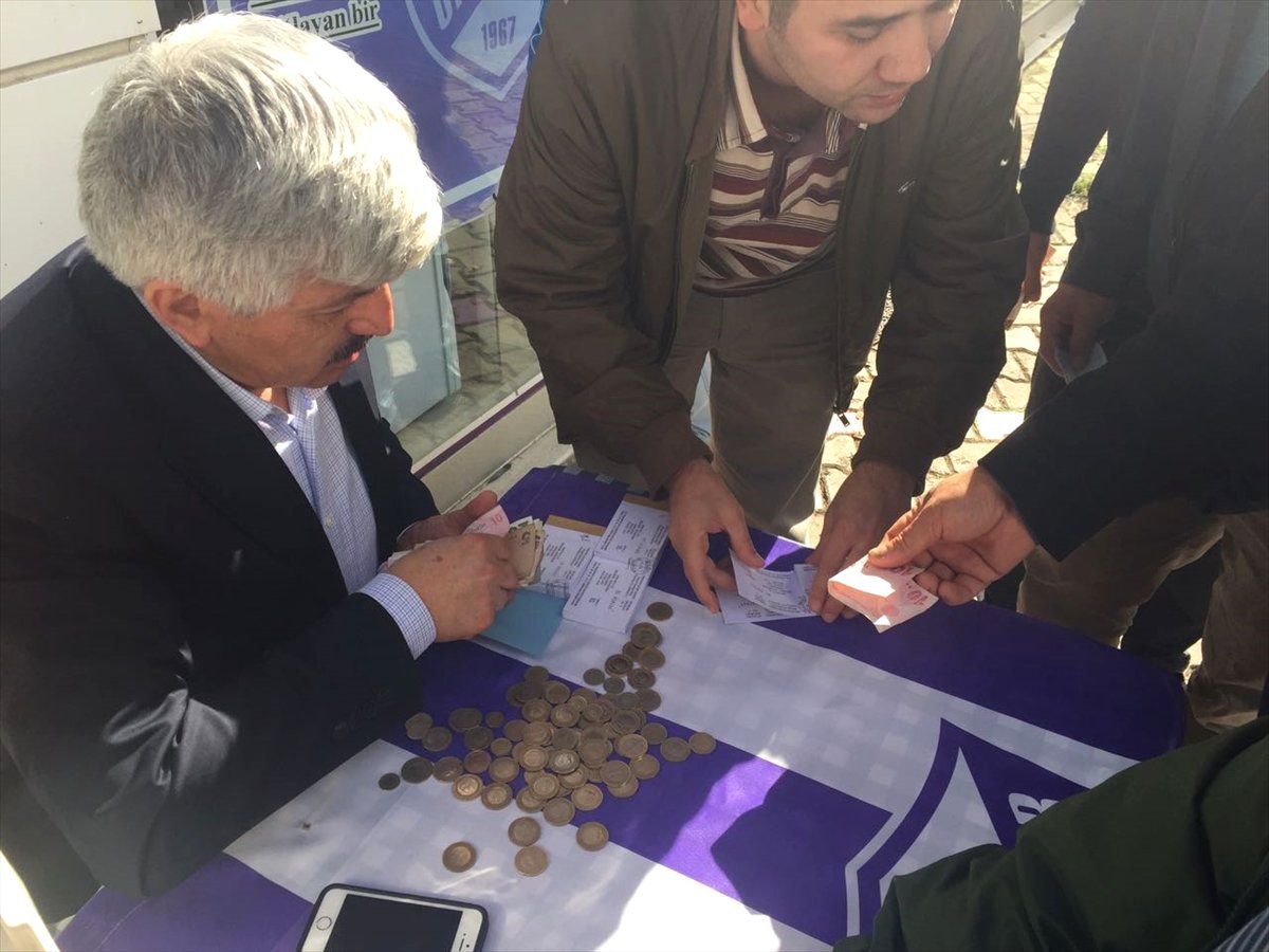 Kulüp Başkanı Maç Biletlerini Kendi Sattı